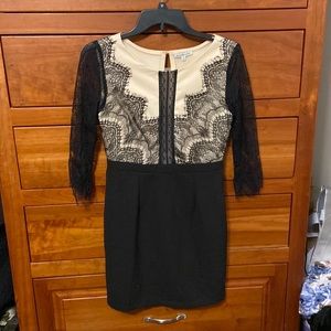 Bodycon lace sleeve dress!